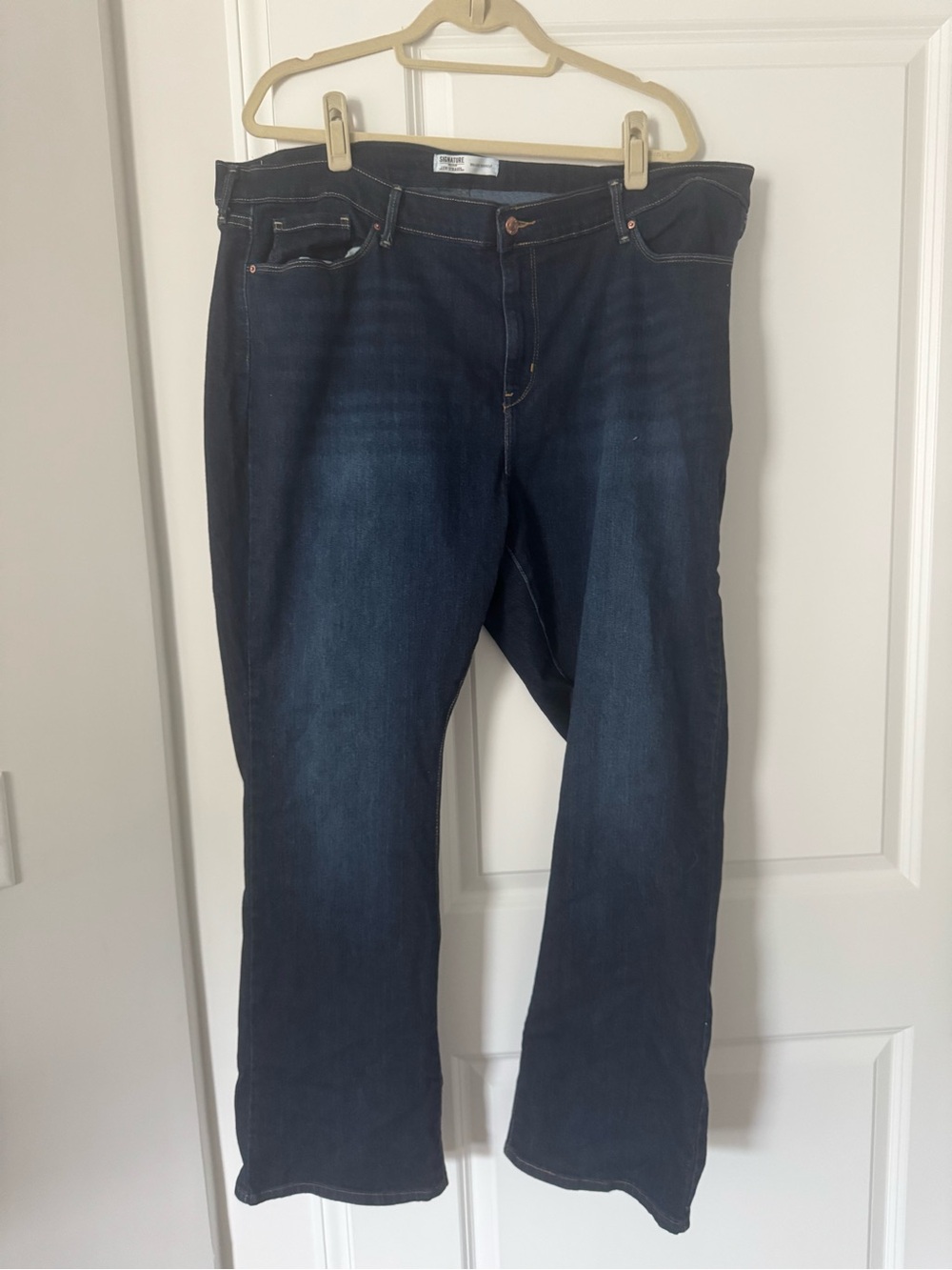 Signature by Levi Strauss Men's Dark Blue Bootcut Jeans Plus Size